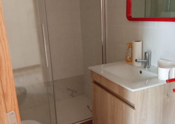 Bom apartamento T2 remodelado, parcialmente mobilado, em Aveiro!
