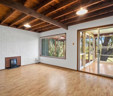 Gorgeous 3 Bedroom Cottage With Spectacular Views - UTILITES INCLUDED - Photo 4