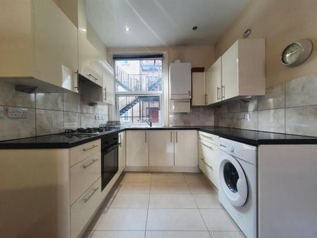 3 bedroom flat to rent - Photo 5