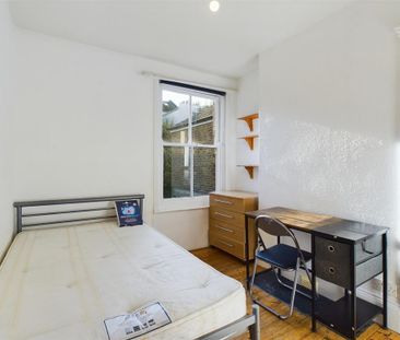 4 bedroom terraced house to rent - Photo 5