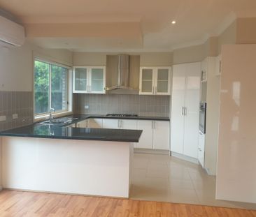 NEAT TWO-BEDROOM TOWNHOUSE IN A PRIME LOCATION! - Photo 2