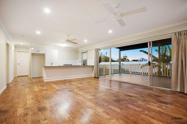 Beachside 3-Bedroom Duplex with Stunning Water Views - Photo 1