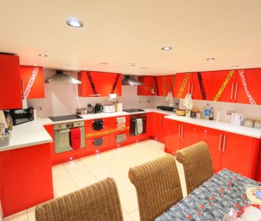 236 Kirkstall Lane, Leeds, LS6 3DP - Photo 3