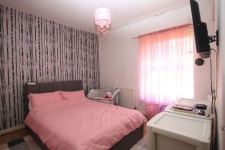 2 Bedroom End Terraced House , Deeside - Photo 4