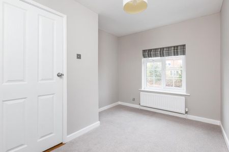 4 bedroom end of terrace house to rent - Photo 3