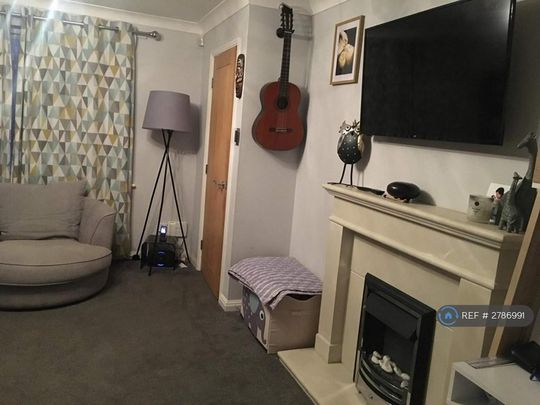 3 bedroom semi-detached house to rent - Photo 1