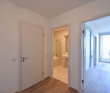 Komfortable 2 - Zimmer Wohnung mit Fernblick | Loggia | ab sofort - Photo 3