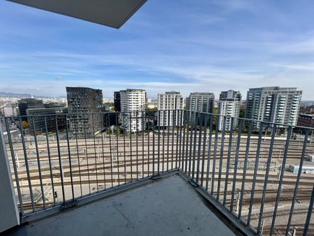 THE METROPOLITAN - Studio Apartment on the 12th floor - Photo 3