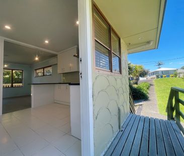 Sunny Two Bedroom Family Home in Peaceful Birkdale - Photo 6