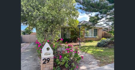 SPACIOUS 4 BEDROOM FAMILY HOME - Photo 5