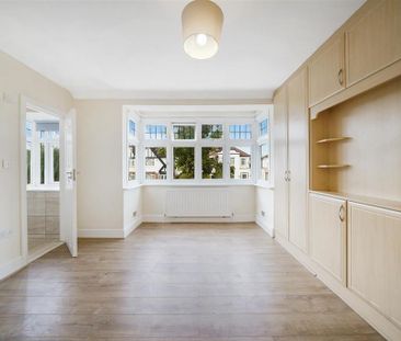 4 bedroom semi-detached house to rent - Photo 5