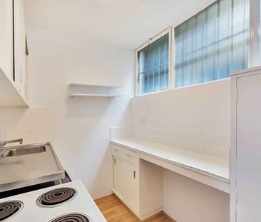 Bright Studio Garden Apartment in sought after 'Ercildoune' - Photo 5