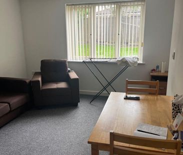 2 bed Apartment - To Let - Photo 2