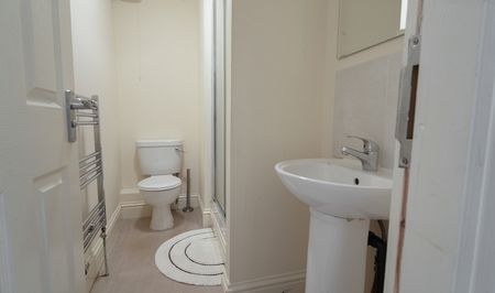 Great 4 bedroom property - Photo 5