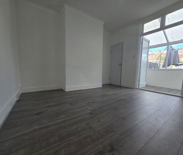 4 Bed Terraced House, Hulse Avenue, IG11 - Photo 3