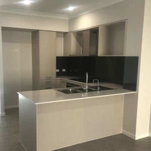 QUALITY HOME IN REDBANK ESTATE - Photo 2