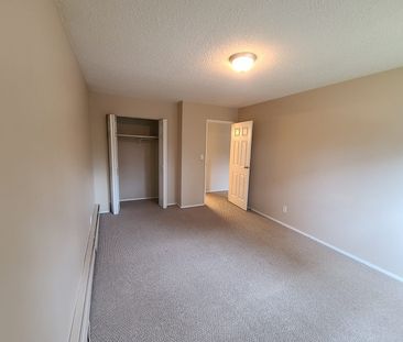 1 Bedroom Unit in Pet Friendly Building with In-Suite Laundry!! - Photo 1