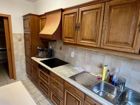 Prachtig gelegen appartement met lift, 2 slpk, terras, berging en autostaanplaats - Photo 4