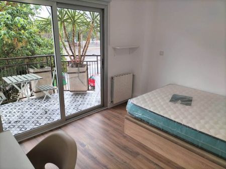 Plaça dHondures, Valencia, Valencian Community 46022 - Photo 4