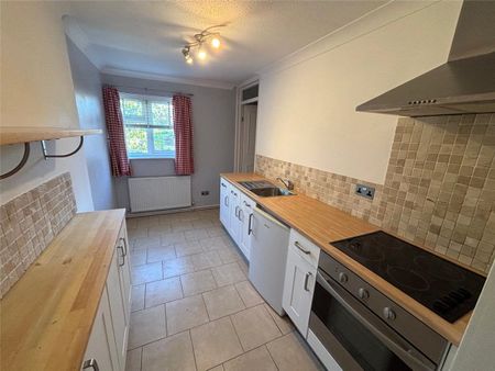 Available now, we offer to you 8 Lichfield Grove, a well presented one bedroom apartment located in the popular Jennyfields area of Harrogate. - Photo 2