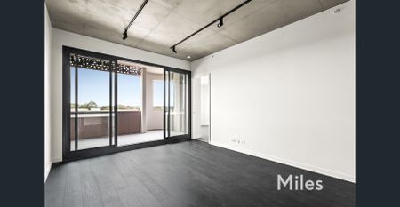 DESIGNER LIVING IN LEAFY ALPHINGTON - Photo 2