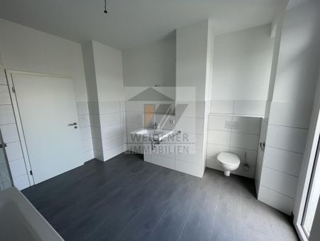 Erstbezug nach Sanierung! 4-Raum-Maisonettewohnung mit Balkon und Terrasse ins Grüne! - Photo 3