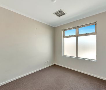 Modern Townhouse Living - Photo 3