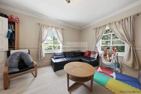 2 bedroom property to rent in Ealing - Photo 2