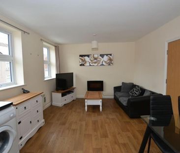 1 bedroom Flat To Let - Photo 2