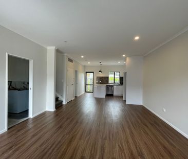 Don't Miss This 5-Bedroom Home - Photo 1