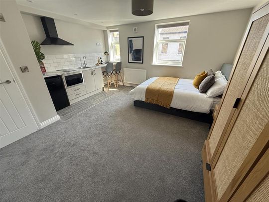 1 bedroom in a house share to rent - Photo 1