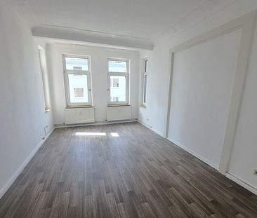 Geräumige 3-Zimmer-Wohnung mit Balkon in Bremerhaven-Lehe! - Foto 2