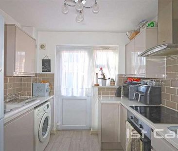 Fowler Close, Southend-on-sea, SS1 - Photo 6