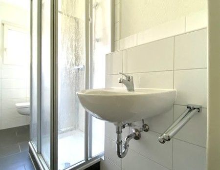 Zum Einzug bereit! 2 Zimmerwohnung, für Sie frisch renoviert! - Photo 1