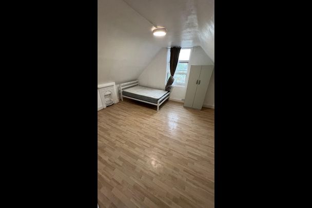 Studio Flat, Lewisham High St, SE13 - Photo 1