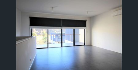 46 Lakeside Crescent, Keilor East VIC 3033 - Townhouse For Rent | Domain - Photo 3