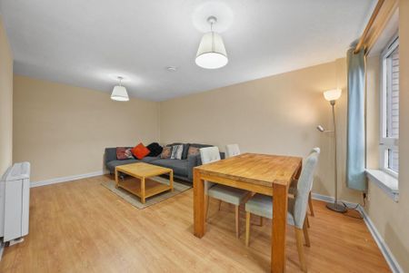 3 bedroom flat to rent - Photo 4