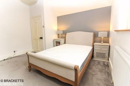 2 bedroom end of terrace house to rent - Photo 5