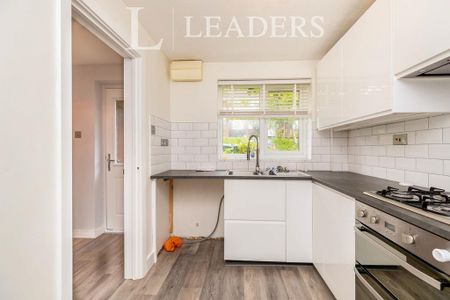 3 bedroom terraced house to rent - Photo 2