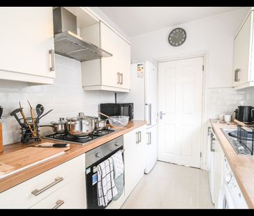 4 Bed Semi-Detached House, Richmond Hill, LU2 - Photo 2