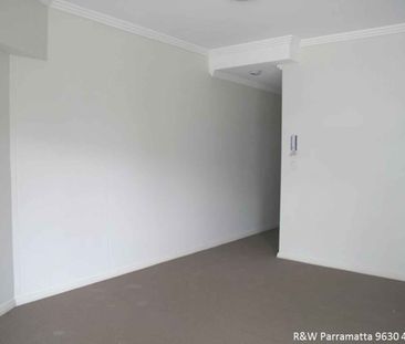 SPLIT-LEVEL 2 BEDROOM APARTMEN - Photo 6