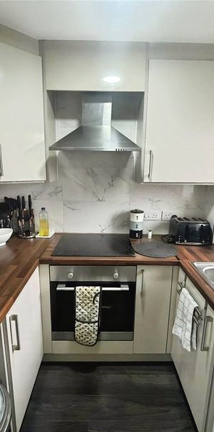 Redford Close, Feltham, TW13 4TD - Photo 1