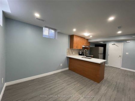 Detached Home For Lease | E8068316 - Photo 2