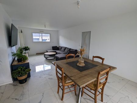 Location Maison 5 pièces 107m² LE LION D ANGERS 49220 - Photo 2