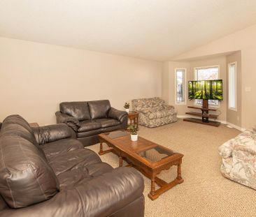 Rent-A-Room in this Roomy 8 Bed Home! Based On Double Occupancy. - Photo 1