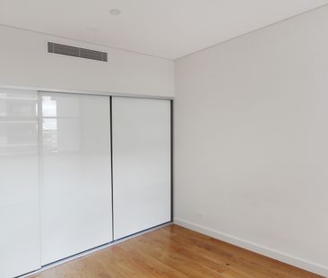 Well Maintained 1 Bed plus Study Desk and Parking! - Photo 6