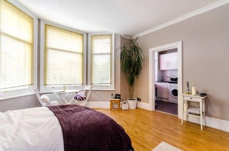 Studio to rent - Photo 2