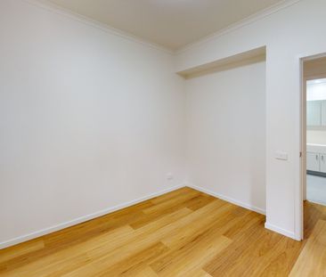 STYLISH APARTMENT ON THE EDGE OF THE CBD - Photo 2