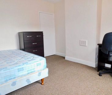 3 bedroom terraced house to rent - Photo 6