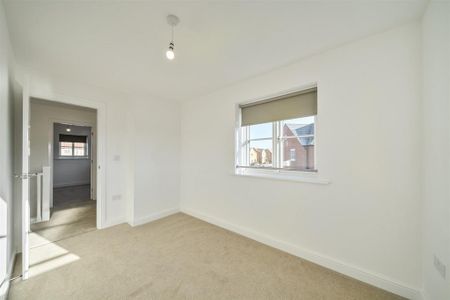 4 bedroom semi-detached house to rent - Photo 3